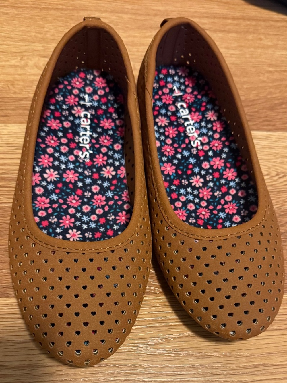Kids carters brown shoes, size 1, never worn
